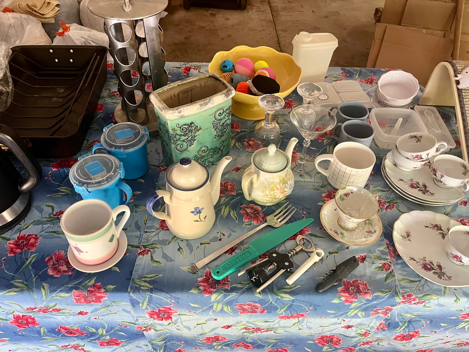 HUGE Yard Sale! thumbnail 7