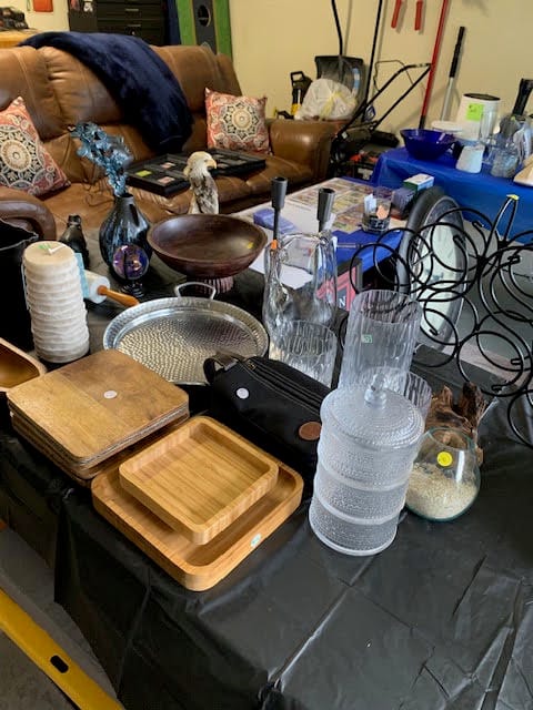 Big multi family garage sale thumbnail 3