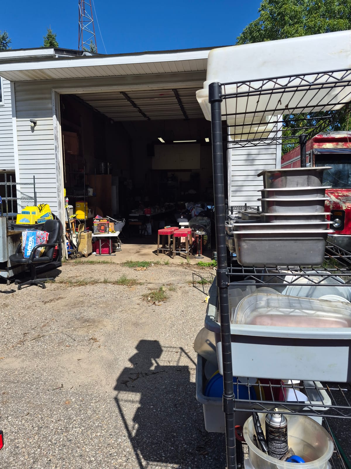Large 3 full garages thumbnail 2