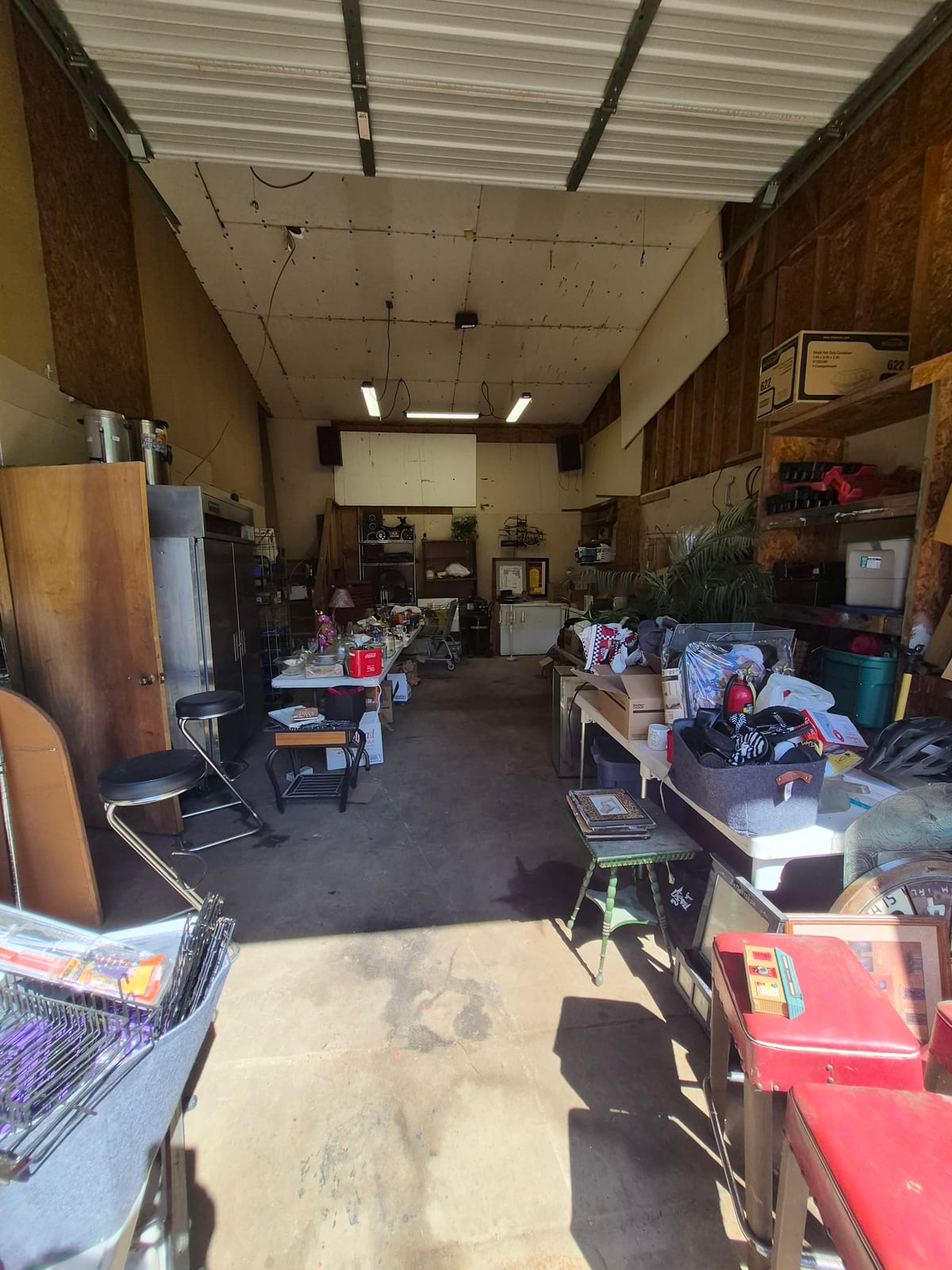 Large 3 full garages photo 1
