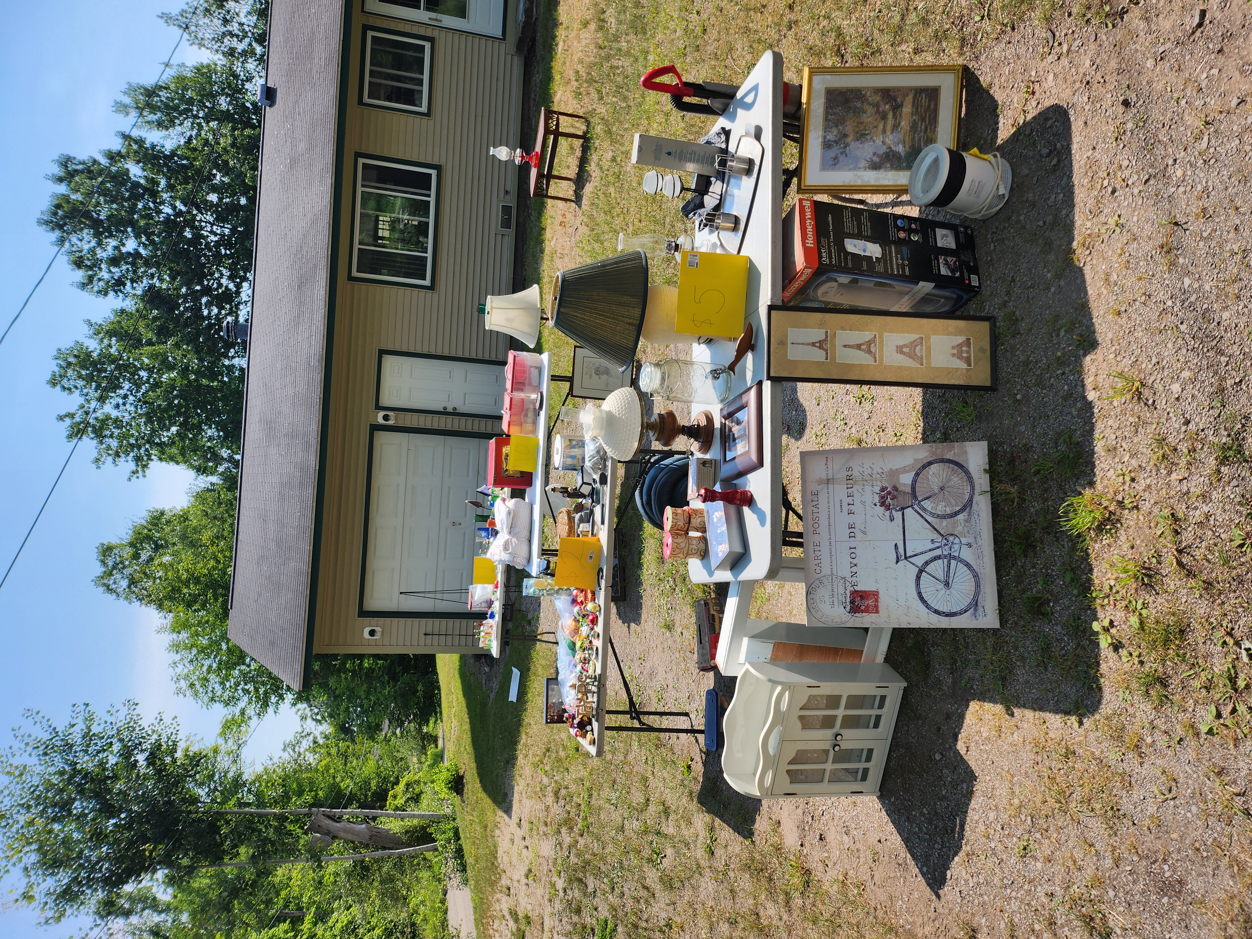 Yard Sale with lots of Stuff thumbnail 4