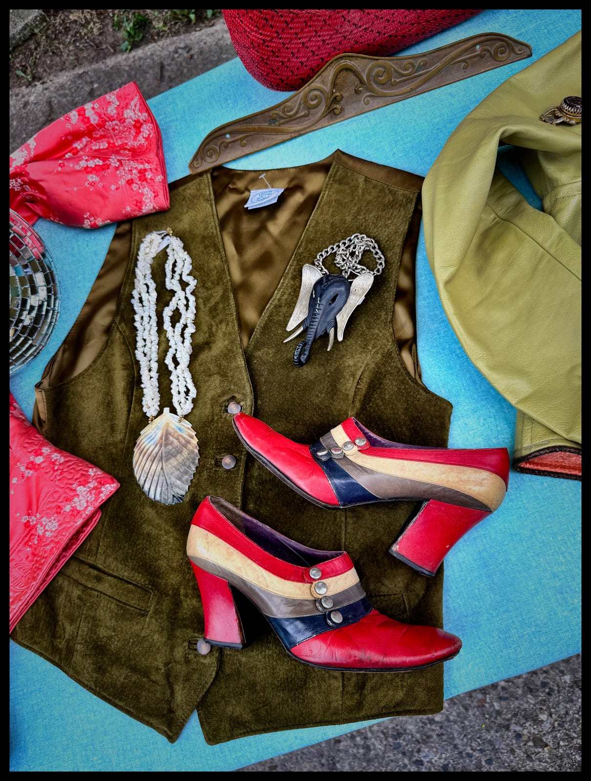 FASHIONABLE FERNDALE FAB GARAGE SALE thumbnail 4