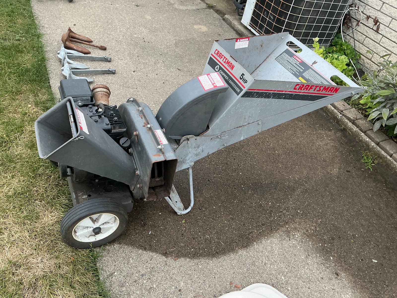 Huge estate sale, with comics and collectibles, tools, fishing gear thumbnail 8